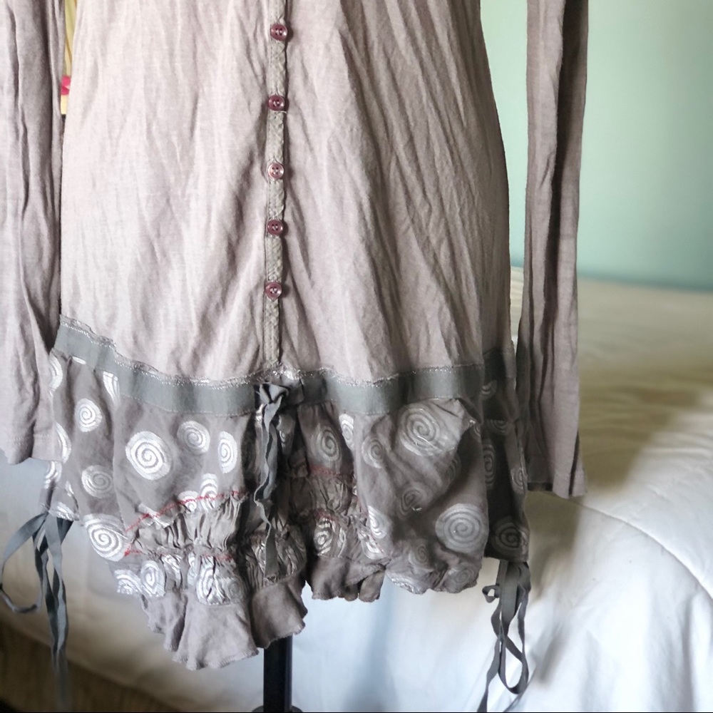 Unique Artsy Gray Ruffled Top - Picture 3 of 7